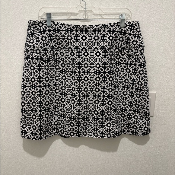 Caffé Marrakesh Dresses & Skirts - Caffe Marrakesh Stylish Black and White Patterned Mini Skirt Size Large